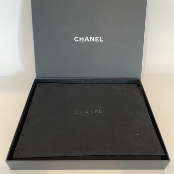 Chanel Golden Chain Strand Necklace with Signature Pearls - Picture 4 of 4